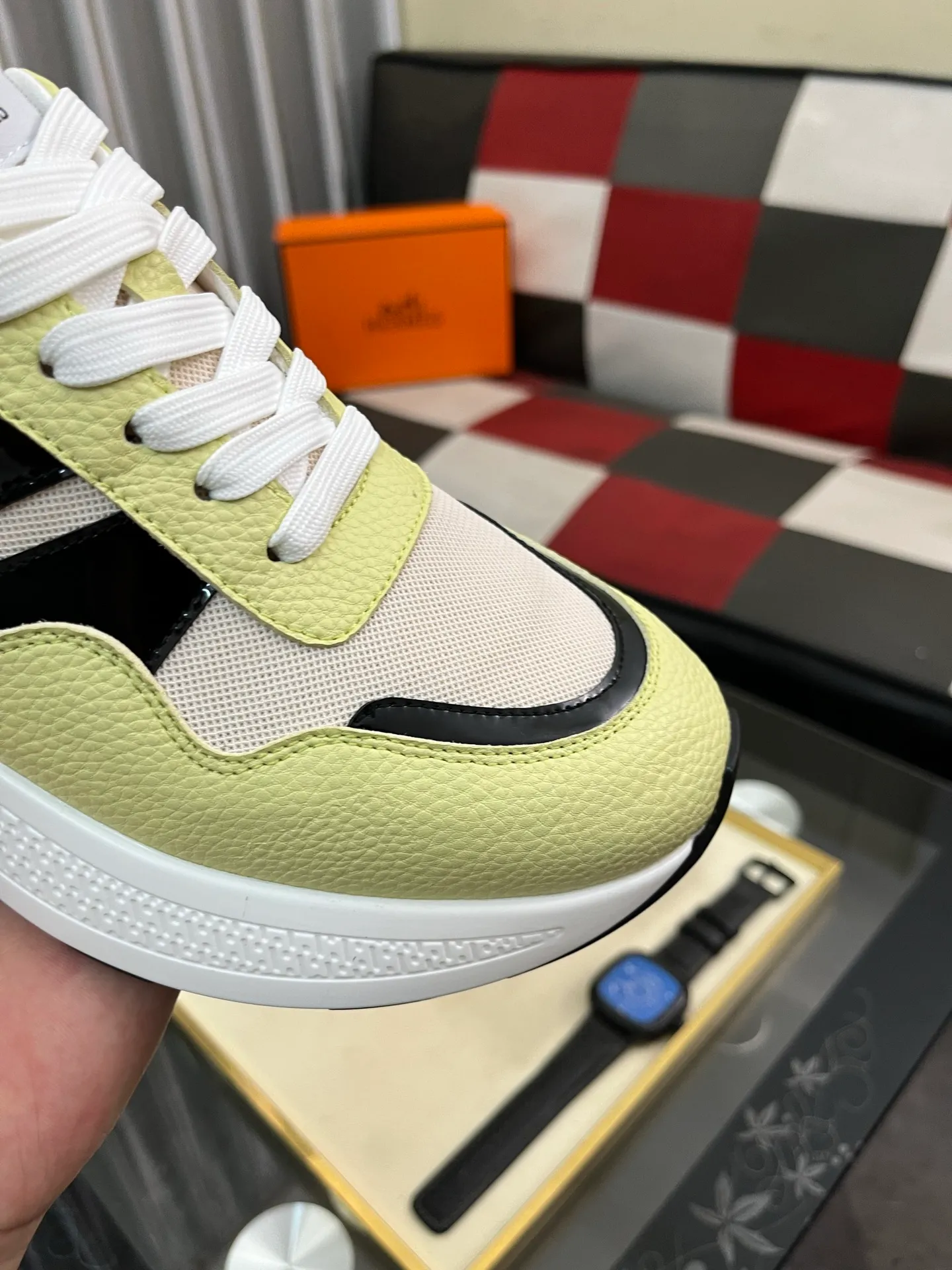 Men's shoes 💰540⌚️⌚️HERMES/Hermès Hugo thick-soled sneakers, casual men's shoes, these sneakers are made of imported first-layer cowhide leather and breathable mesh design. The contrasting color design creates a dynamic and modern shape. The front end of the toe is decorated with natural-color rubber inlays, which is novel and fashionable. The texture is incomparable, with cowhide lining and cowhide foot pads, the upper foot is comfortable and breathable, and the rubber sole is decorated with geometric patterns and iconic "H" details. A very personal one! Size: 38-44